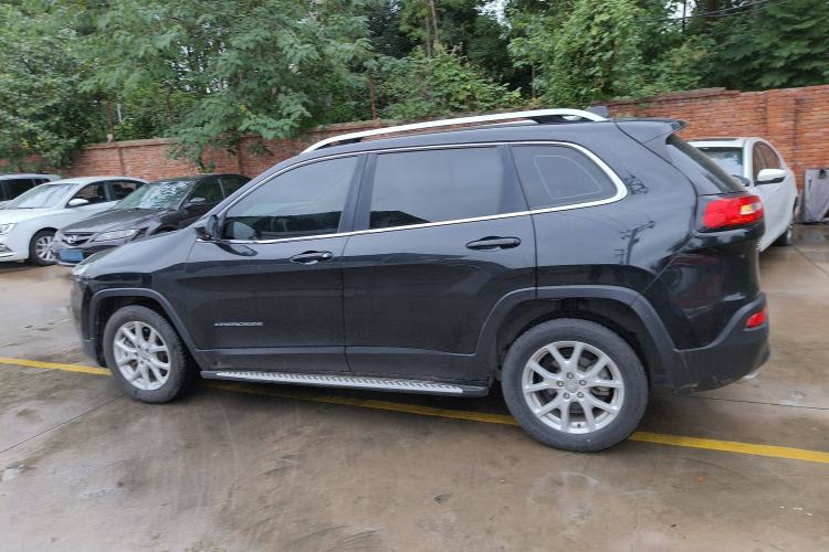 Used Jeep Cherokee 2016 2.0L Superior Edition