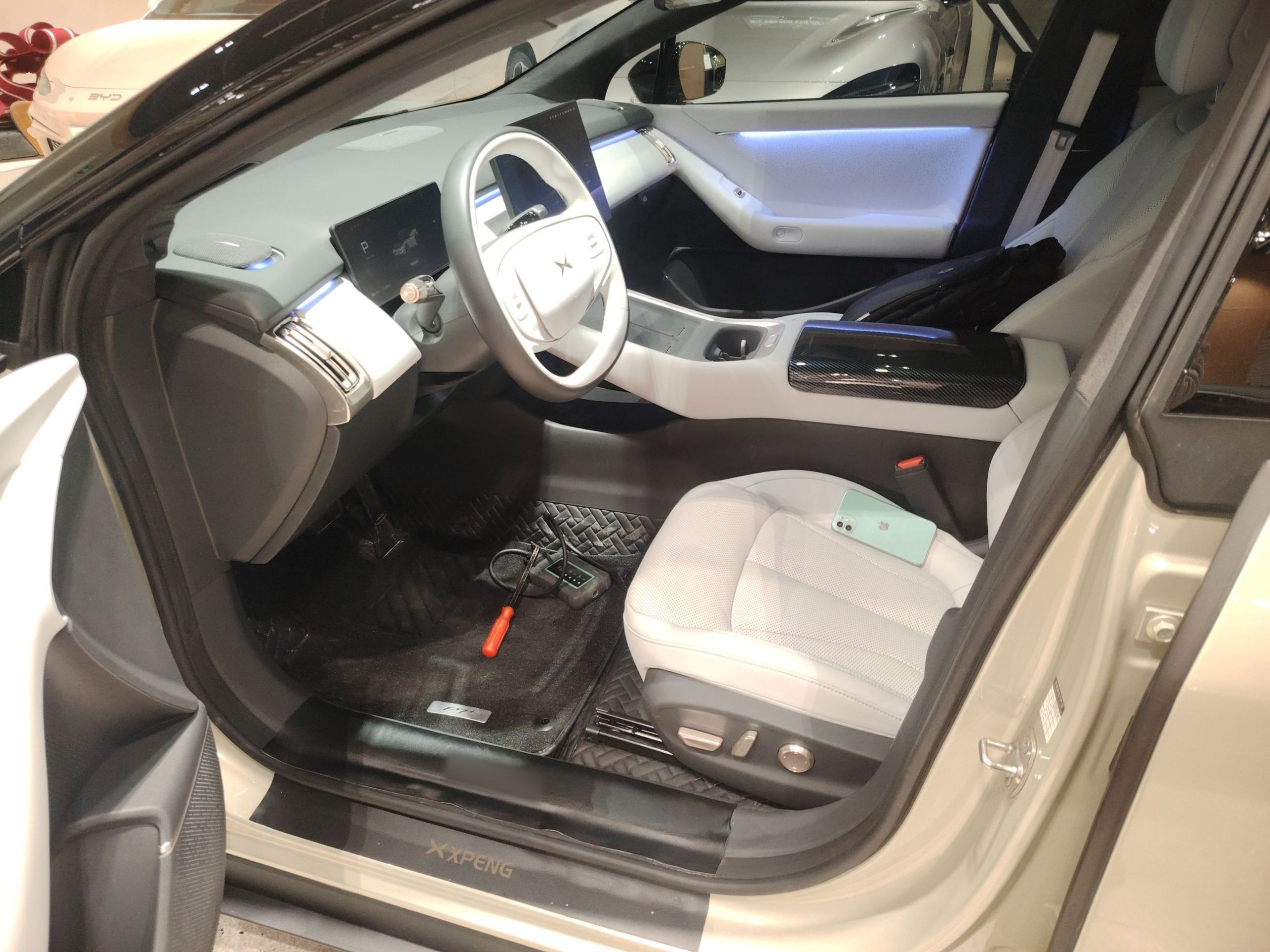 المقاعد الأمامية داخل السيارة