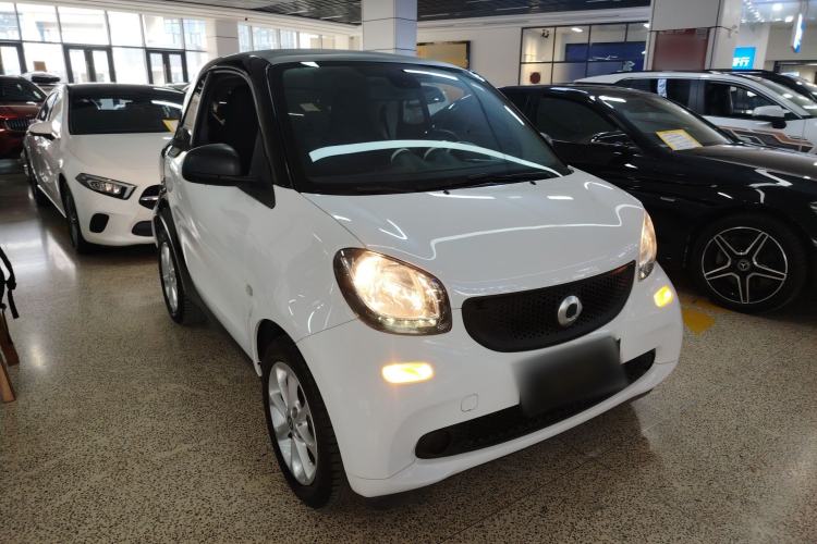 Used smart fortwo 2015 1.0L 52 kW hardtop Dynamic version
