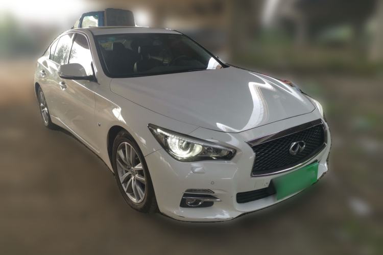 Used Infiniti Q50 2014 3.7L Luxury Edition Front Right 45 Deg