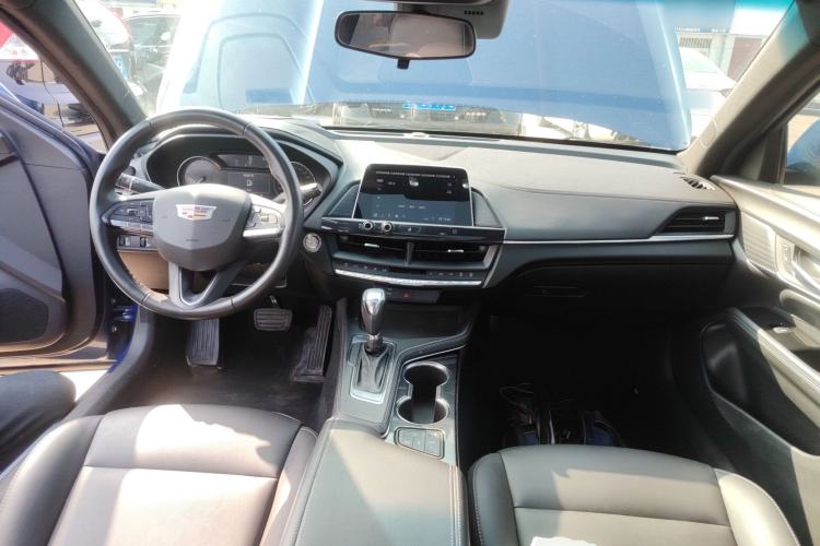 Used Cadillac CT4 2021 28T Fashion Edition Center Console