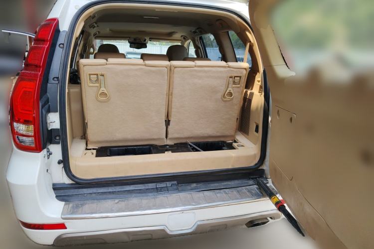 Used Haval H9 2015 2.0T Four-Wheel Drive Luxury 7-Seater Trunk