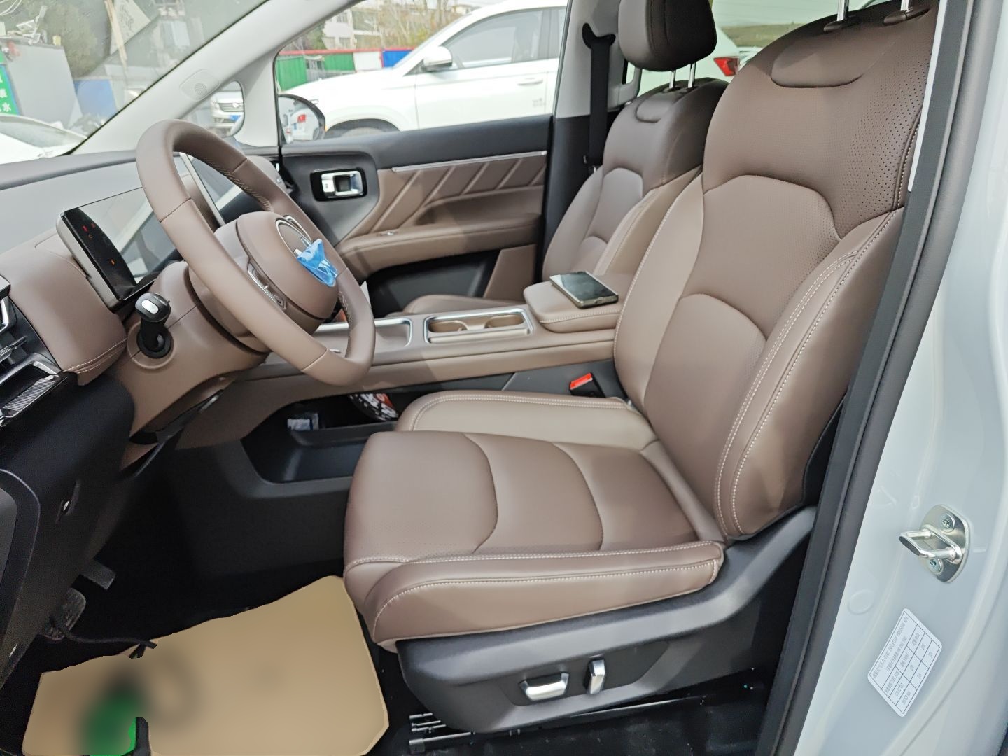 المقاعد الأمامية داخل السيارة