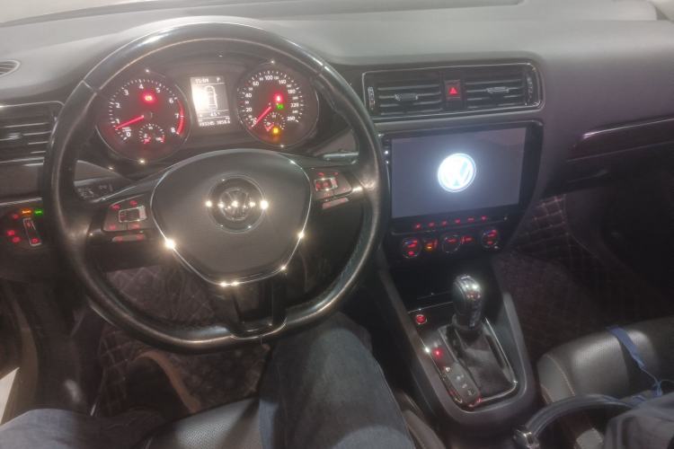 Used Volkswagen Sagitar 2017 230TSI Automatic Luxury Edition
