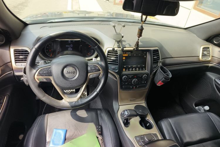 Used Jeep Grand Cherokee 2014 3.0TD Diesel Comfort Navigation Version Interior 2