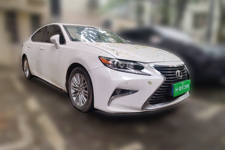 Used Lexus ES 2015 200 Elite Edition Front Right 45 Deg