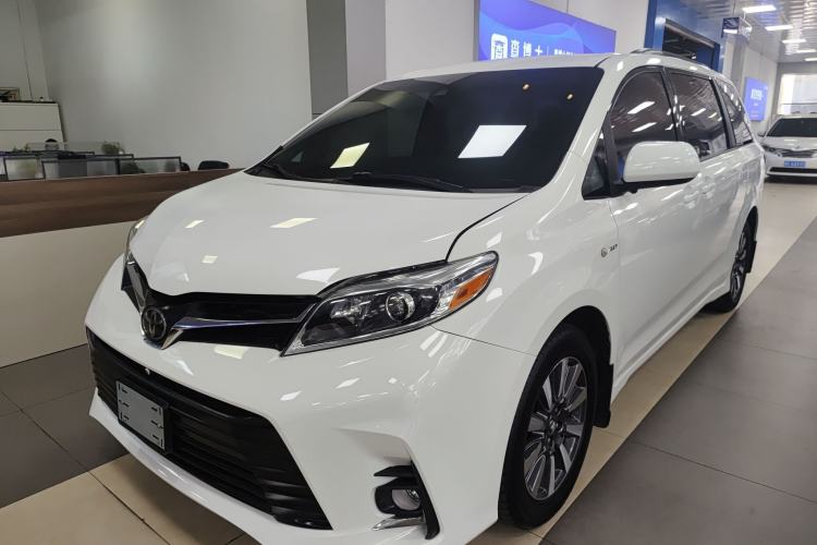 Used Toyota Sienna 2018 3.5L Four-Wheel Drive LE Trim 7 Seats U.S. Specification