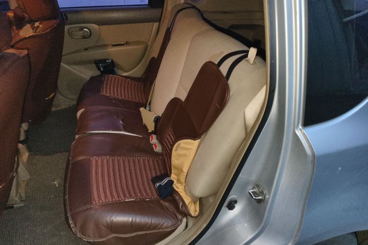 Used Nissan Livina 2010 Jingyue Edition 1.6L Manual All-Around Model Left Rear Seat