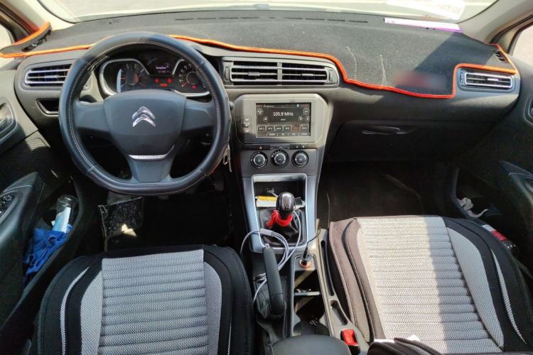 Used Citroen C4 Sega 2016 1.6L Manual Comfort Model Center Console