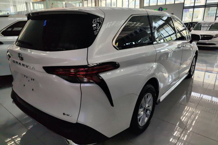 Used Toyota Granvia 2024 2.5L Hybrid Comfort Edition
