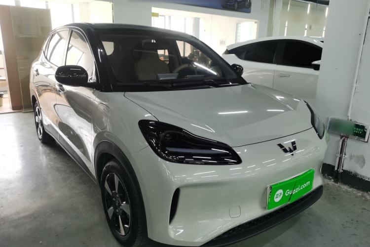 Used Wuling Bingo PLUS 2024 510 km Range 5-Seater Version Front Right 45 Deg