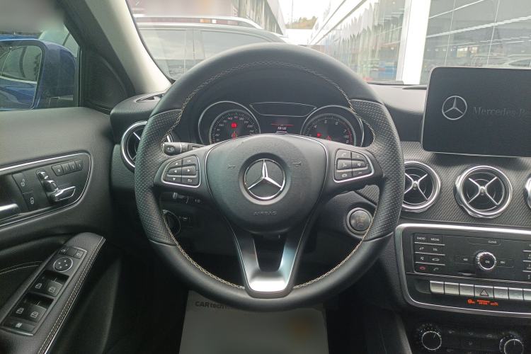 Used Mercedes-Benz GLA 2018 GLA 200 Sport Edition Steering Wheel