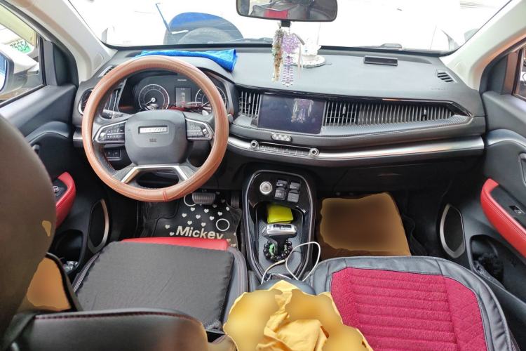 Used Haval H2s 2017 Blue Label 1.5T Dual-Clutch Elite Model Center Console