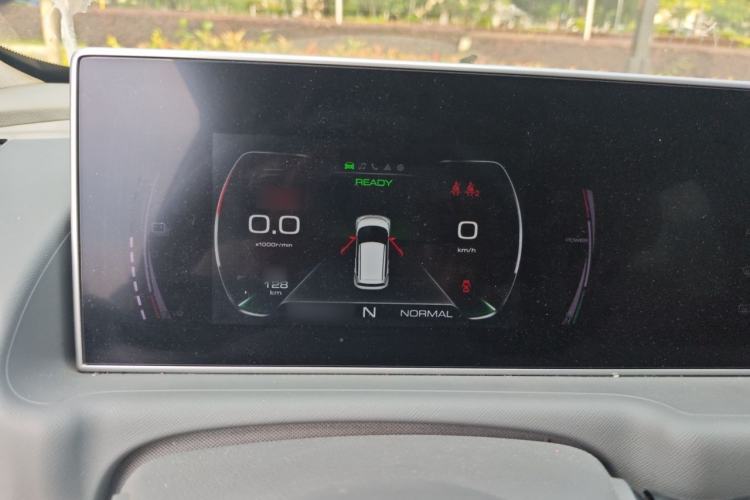 Used ORA White Cat 2022 Upgraded Model 305km Range Luxury Version Lithium-Ion Battery