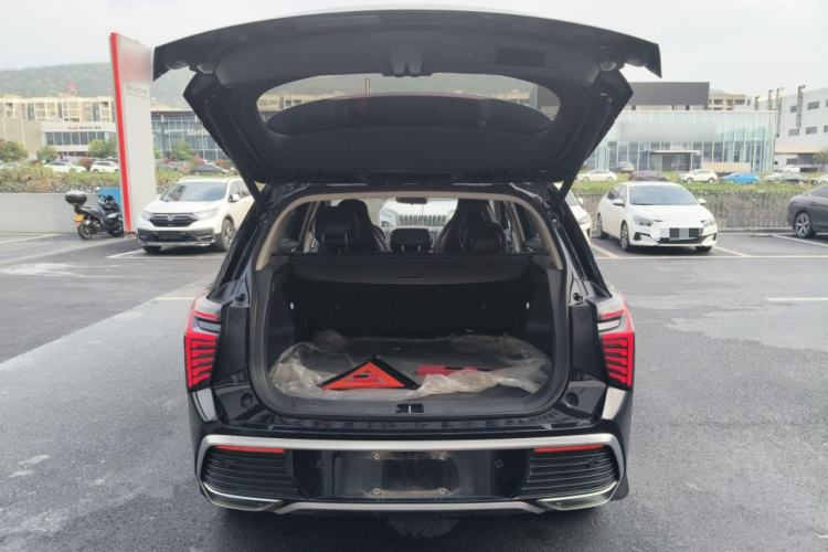 Used Hongqi HS3 2023 1.5T Two-Wheel Drive Shanwei Edition Trunk