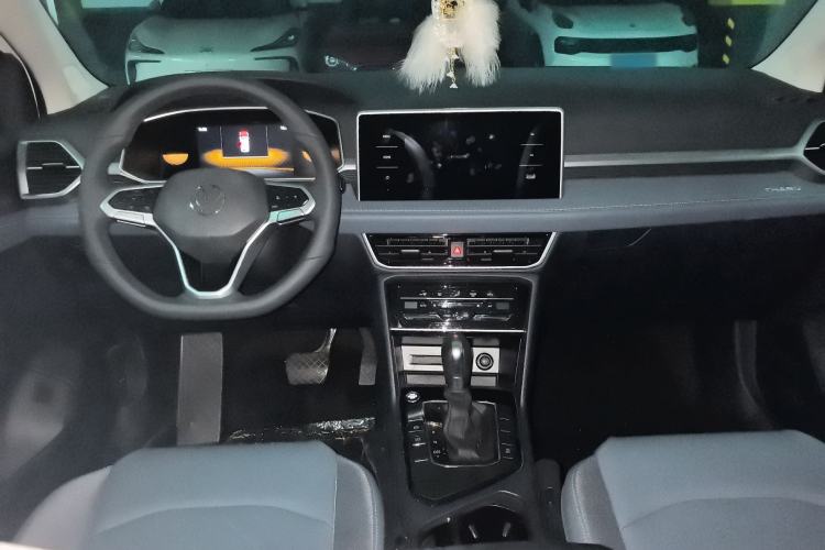 Used Volkswagen Tharu 2024 300TSI Two-Wheel-Drive Moonlight Edition Center Console