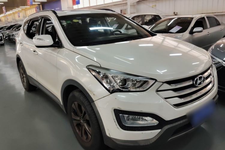 Used Hyundai Santa Fe 2013 2.4L Automatic 2WD Comfort Edition Front Right 45 Deg