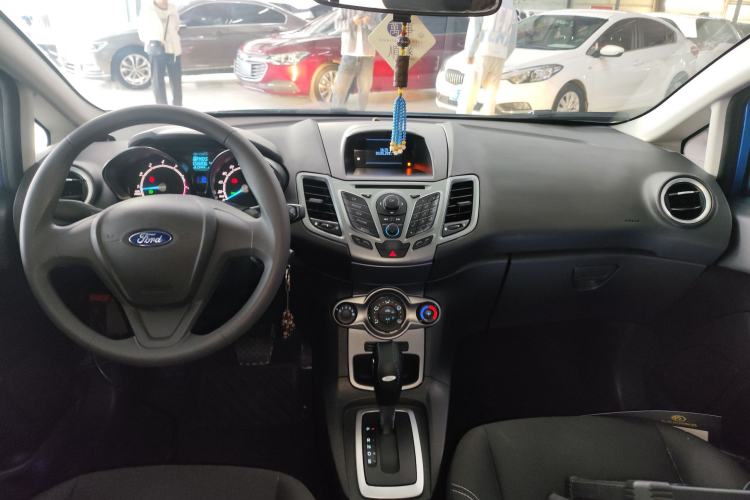 Used Ford Fiesta 2013 Hatchback 1.5L Automatic Fashion Edition Center Console