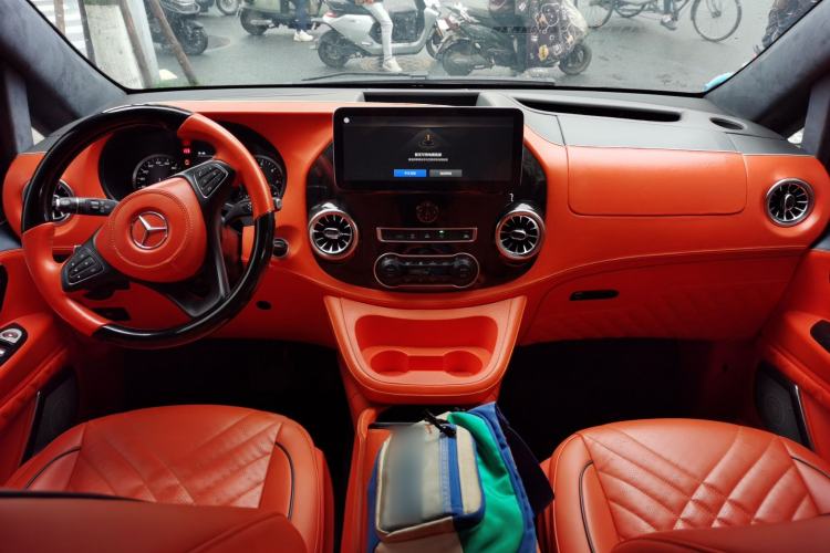 Used Mercedes-Benz Vito 2023 2.0T Elite Version 7 Seats Center Console