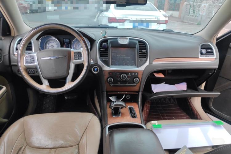 Used Chrysler 300C 2012 3.6L Luxury Edition Center Console