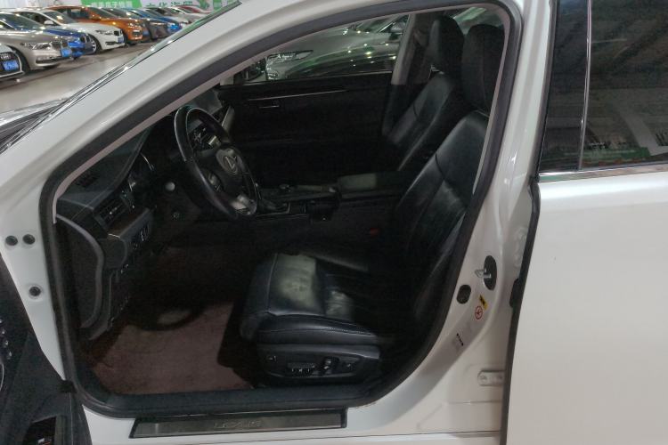 Used Lexus ES 2015 300h Luxury Edition Left Front Seat