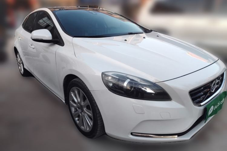 Used Volvo V40 2016 T3 Smart Luxury Edition