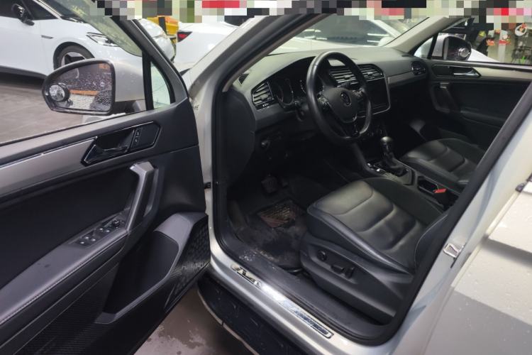 Used Volkswagen Tiguan L 2018 Facelift 330TSI Automatic Two-Wheel Drive Luxury Edition Driver Seat