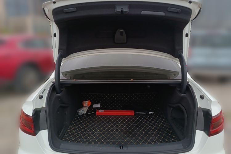 Used Audi A4L 2019 40 TFSI Fashion Edition China VI Emission Standard Trunk