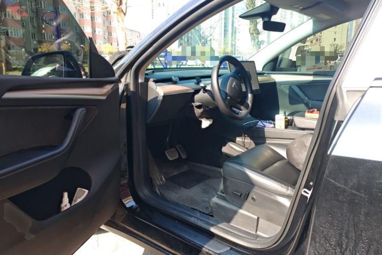 Used Tesla Model Y 2022 Long-Range All-Wheel-Drive Version