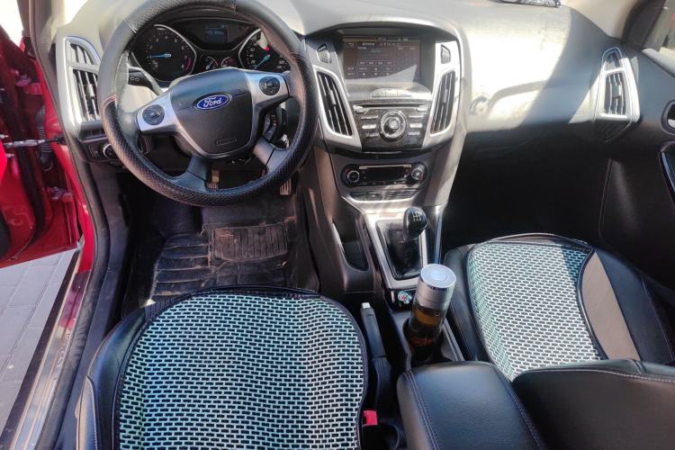 Used Ford Focus 2012 Sedan 1.6L Manual Fashion Edition
