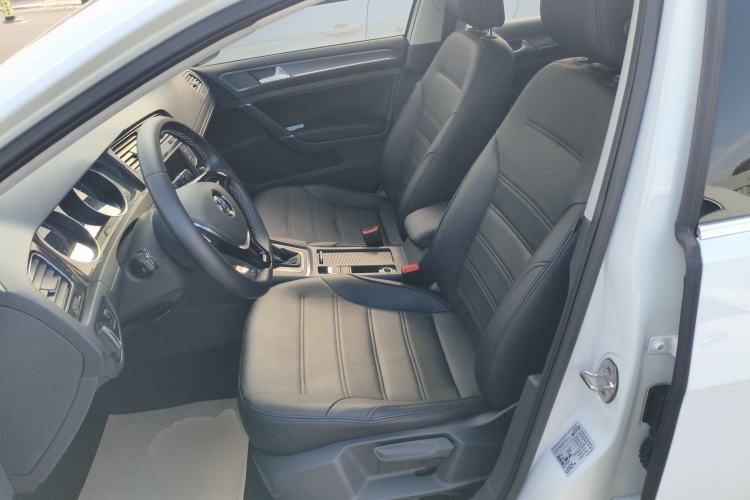 Used Volkswagen Golf 2017 1.6L Automatic Comfort Million-Vehicle Anniversary Edition Left Front Seat