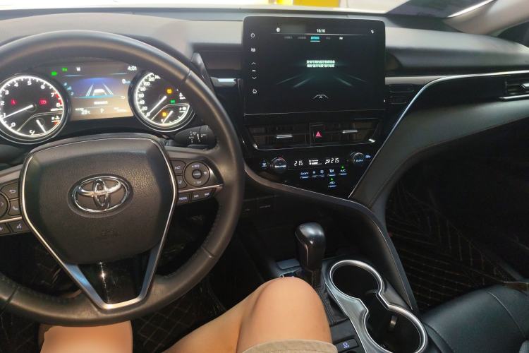 Used Toyota Camry 2021 2.0G Luxury Edition Center Console