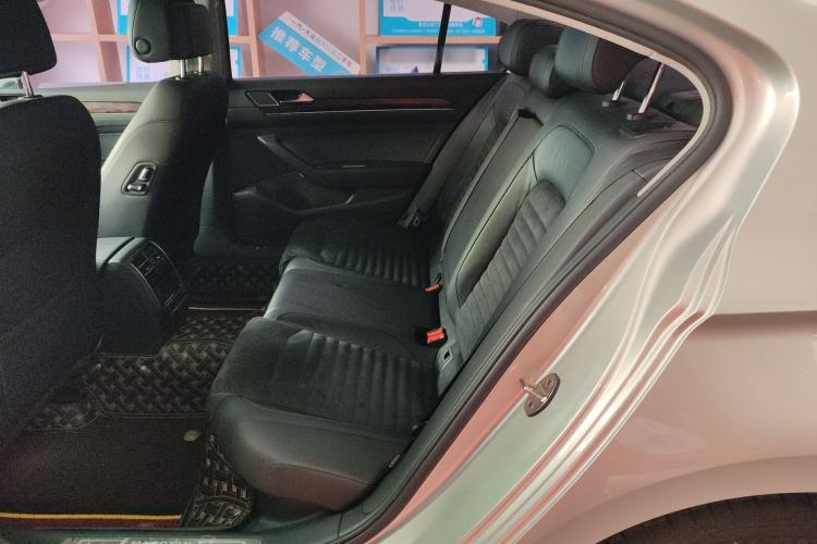 Used Volkswagen Magotan 2017 330TSI DSG Luxury Model Left Rear Seat