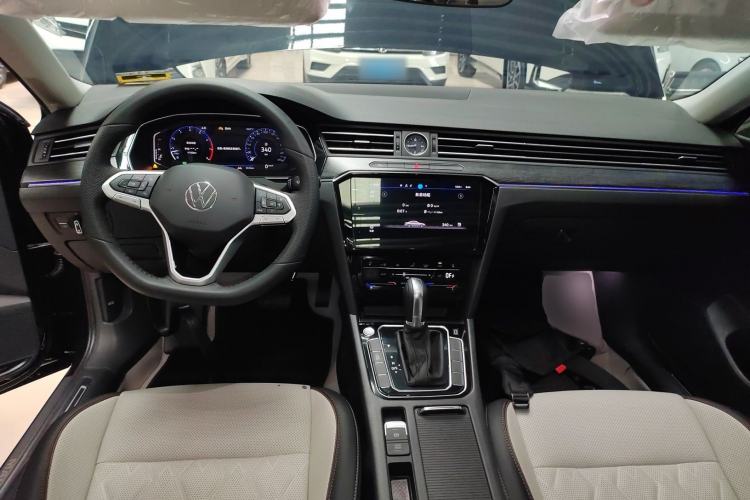 Used Volkswagen Magotan 2026 30 Million Vehicles Selected Model 380TSI DSG Luxury Edition Center Console