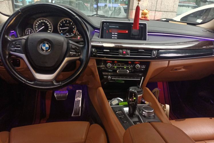 Used BMW X6 2017 xDrive28i Center Console