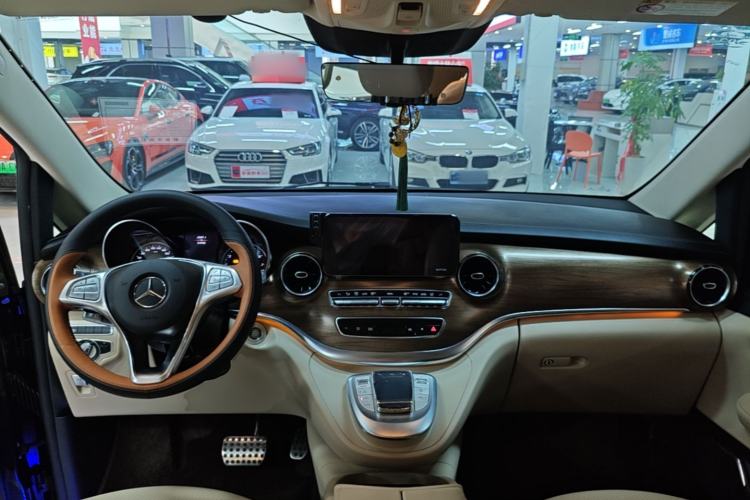 Used Mercedes-Benz V-Class 2021 V 260 L Long Wheelbase Prestige Edition Center Console