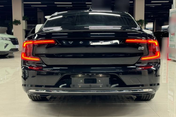 Used Volvo S90 2023 B5 Zhiyi Luxury Edition
