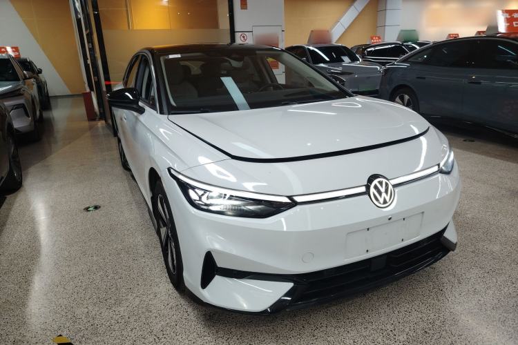 Used Volkswagen ID.7 VIZZION 2024 AIR model Front Right 45 Deg