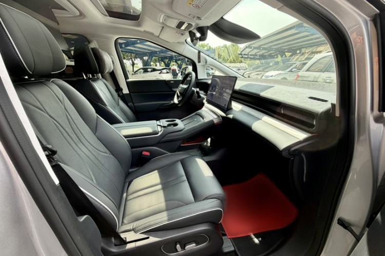 Used XPeng X9 2024 702 Ultra-Long Range Max
