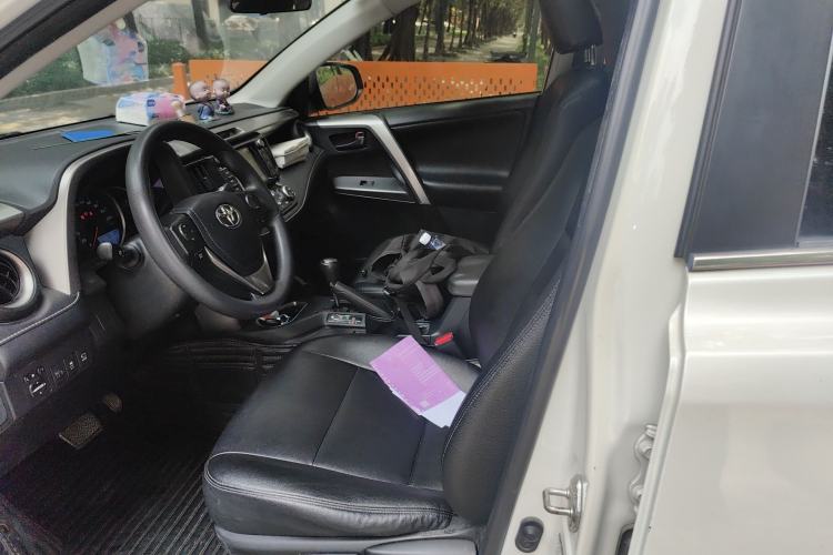 Used Toyota RAV4 2019 2.0L CVT Two-Wheel Drive Comfort Edition China VI Standard Left Front Seat