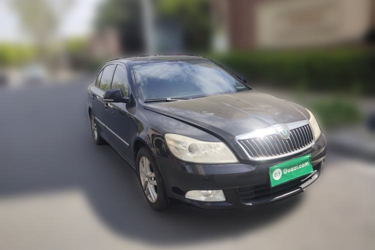 Used Skoda Octavia 2013 1.6L Manual Yijun Edition Front Right 45 Deg
