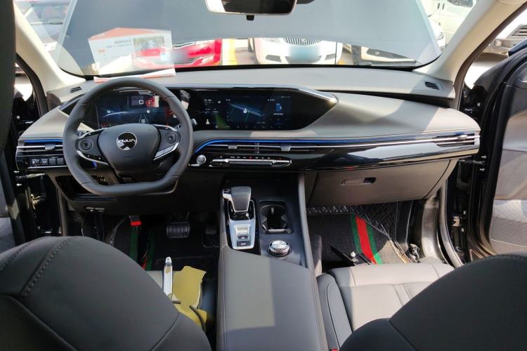 Used Dongfeng Aeolus Huge 2024 Mach Power 1.5T Premium Model Center Console