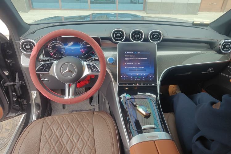 Used Mercedes-Benz GLC 2023 GLC 260 L 4MATIC Dynamic Edition 7-seater Center Console