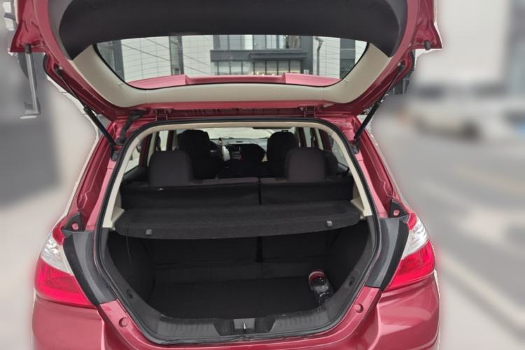 Used Venucia R50 2013 1.6L Manual Fashion Edition