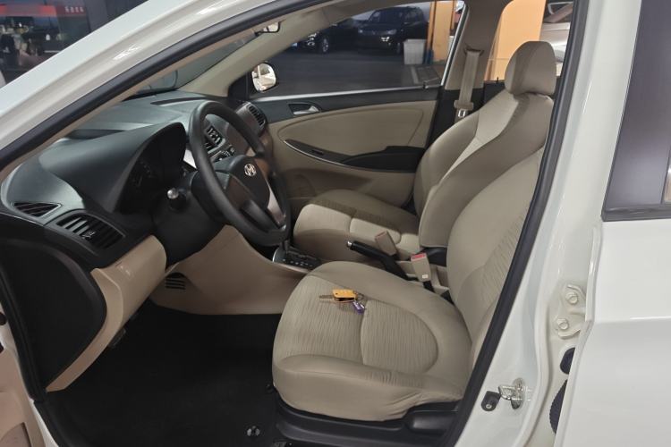 Used Hyundai Verna (older generation) 2014 1.4L Automatic Smart GLS Left Front Seat