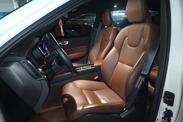 Used Volvo XC60 2023 B5 4x4 Smart Luxury Edition