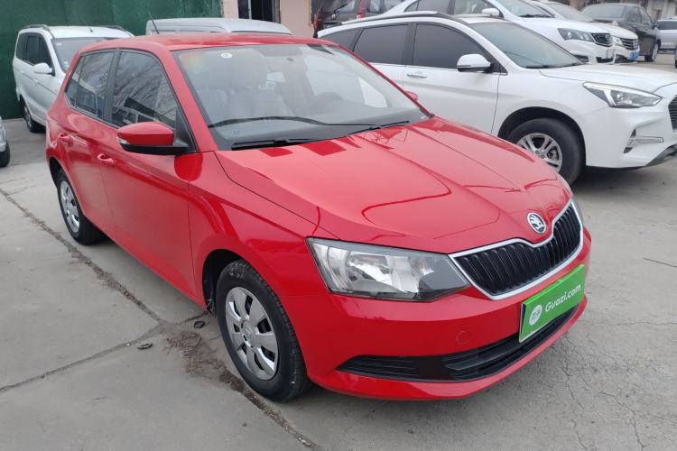 Used Skoda Fabia 2015 1.4L Automatic Front-Drive Model Front Right 45 Deg