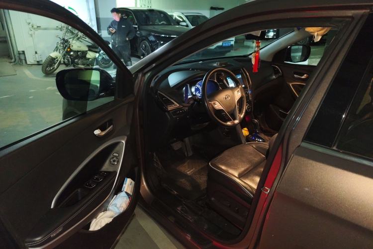 Used Hyundai Santa Fe 2017 2.0T Automatic All-Wheel Drive Smart 7-Seater Driver Seat