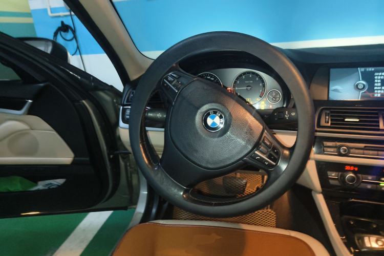 Used BMW 5 Series 2011 523Li Luxury Model