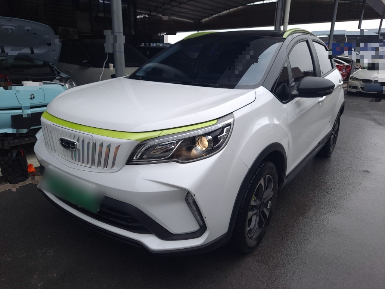 Под передней частью автомобиля